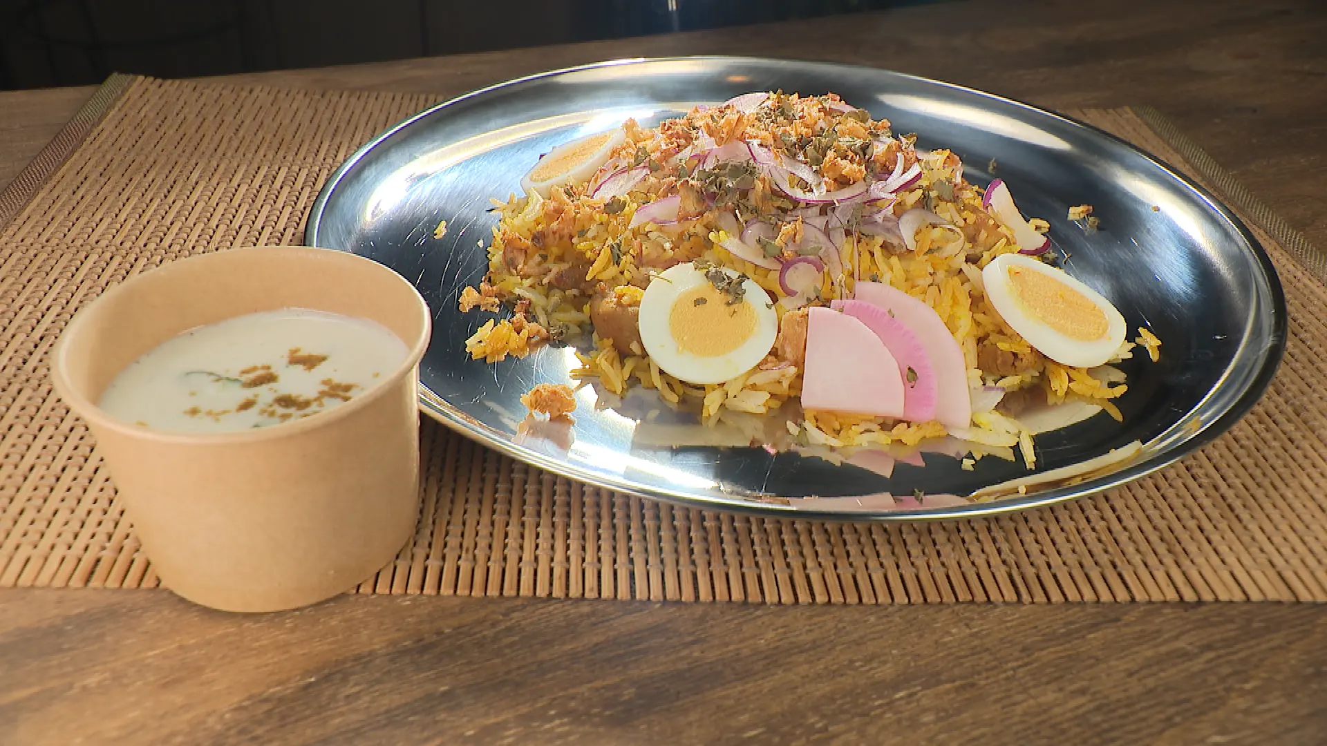 ガラシャツ　インドチキンビリヤニ