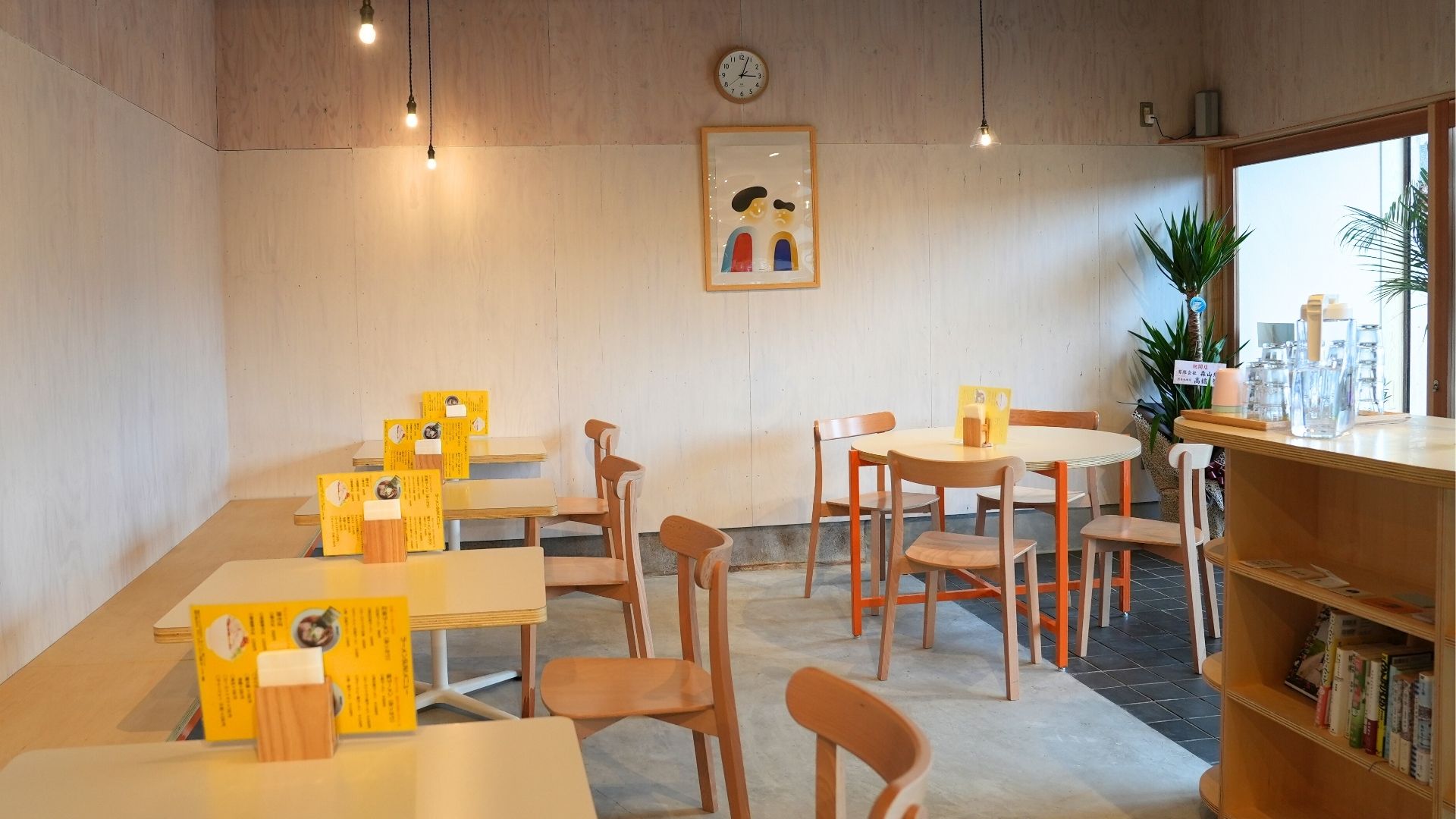 「ラーメンサン」の店内