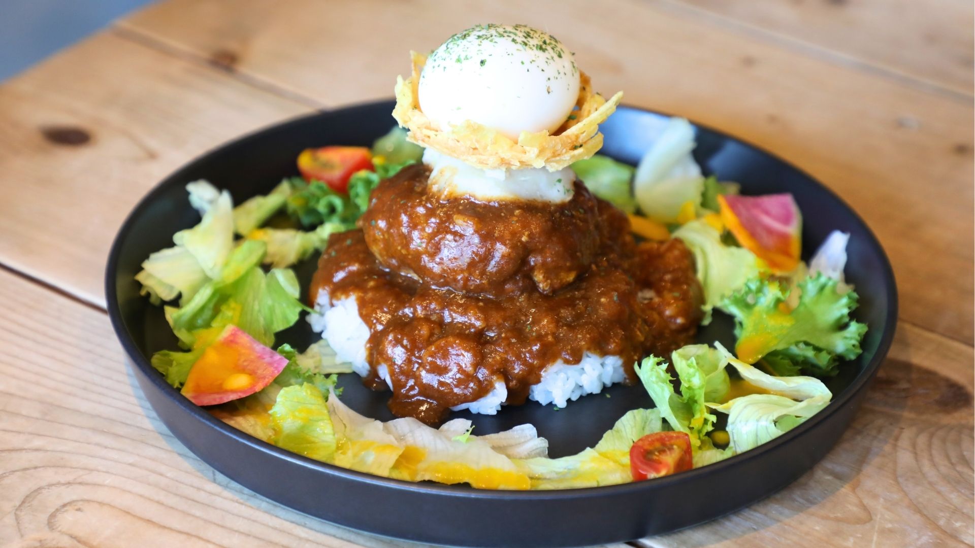 カフェレオンのランチメニュー「半熟卵のロコモコ」