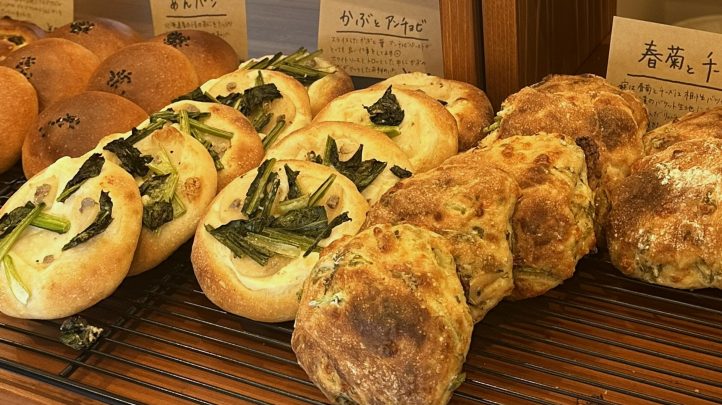 BAKE32の店頭に並ぶパン