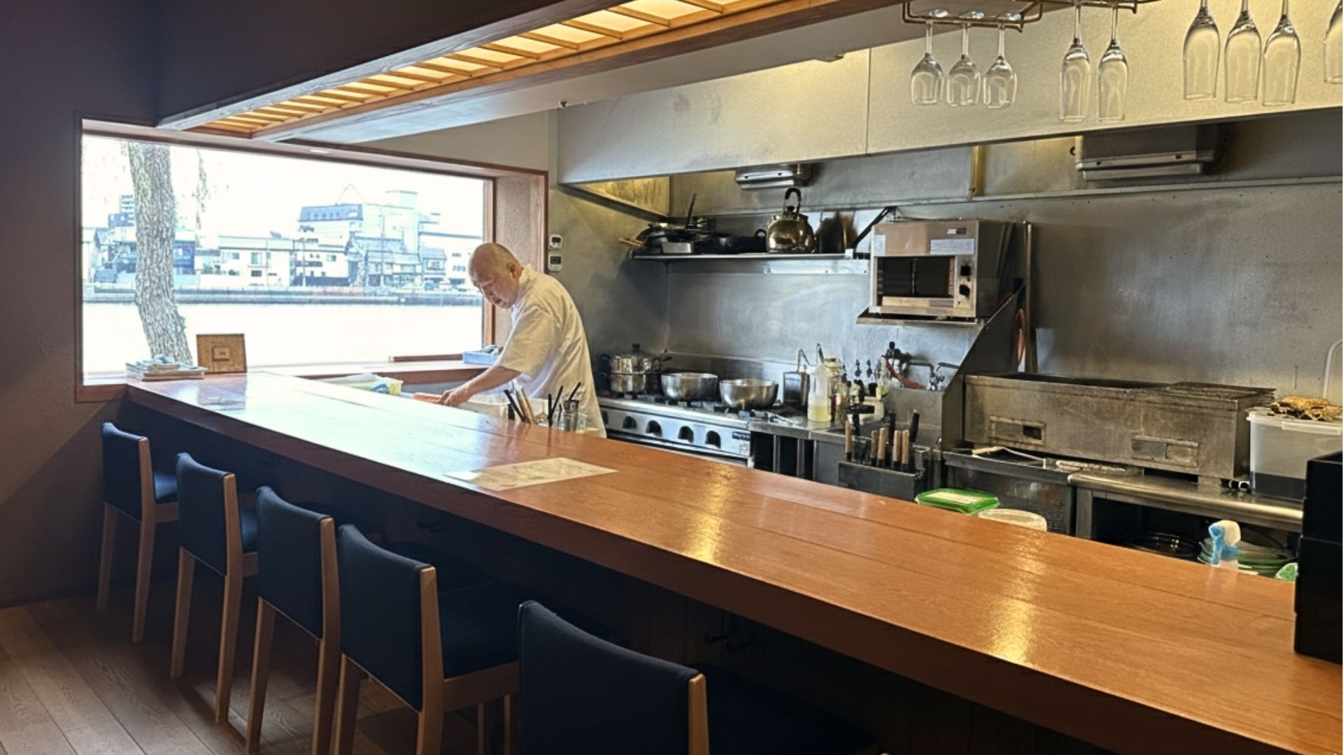 松江市に期間限定出店する、たち花のカウンター