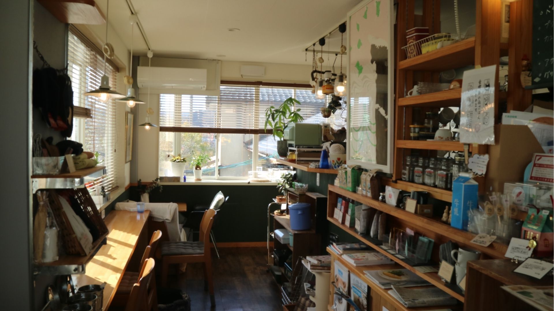 カフェブラウニーの店内