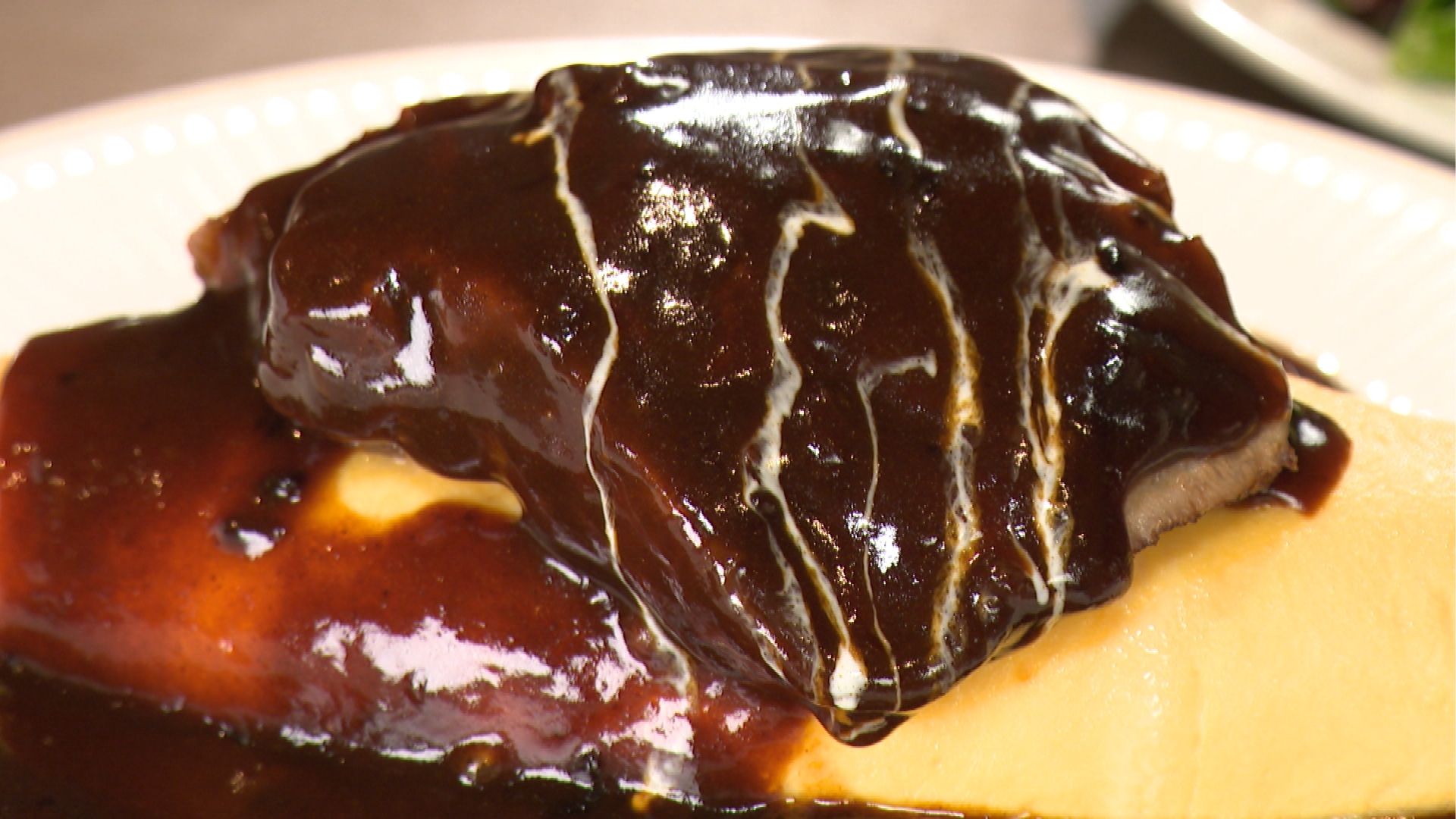 肉料理Nickの牛タンオムライス