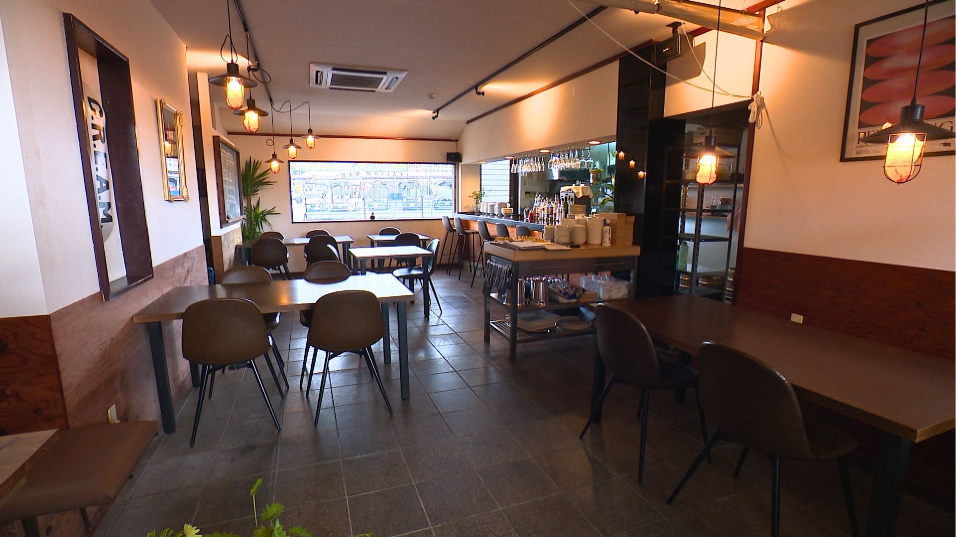 クリーム・クラヨシの店内