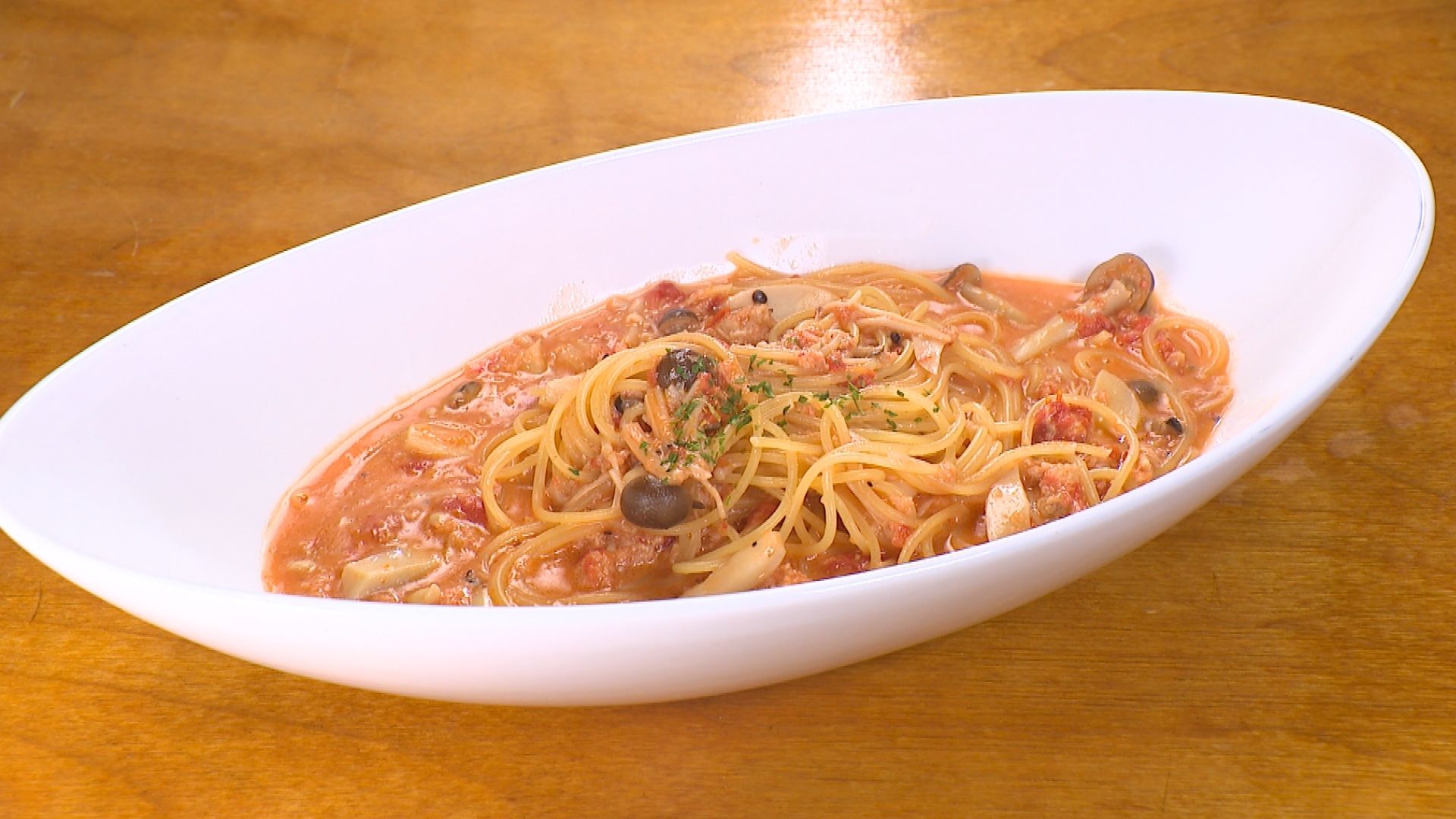 紅ズワイガニのパスタ　トマトクリームソース