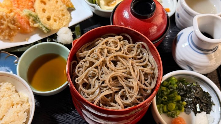 羽根屋本店のそば