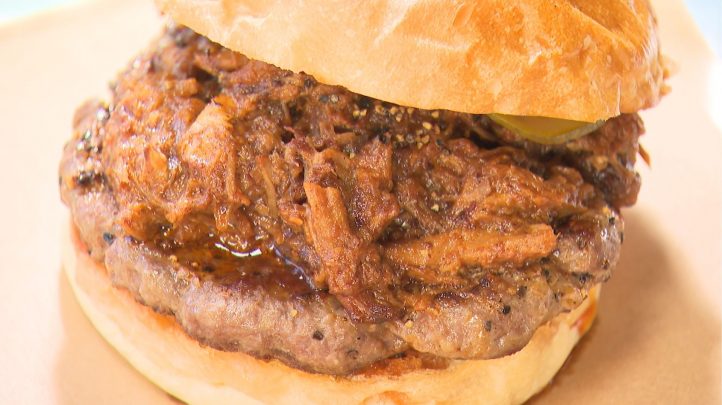 バサリーヒルズバーガーのプルドポークバーガー