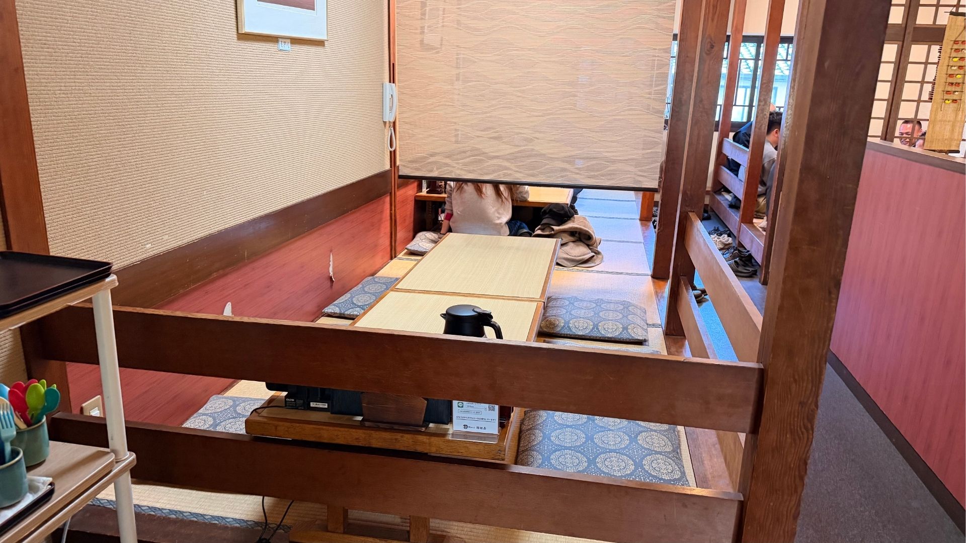 羽根屋本店の店内