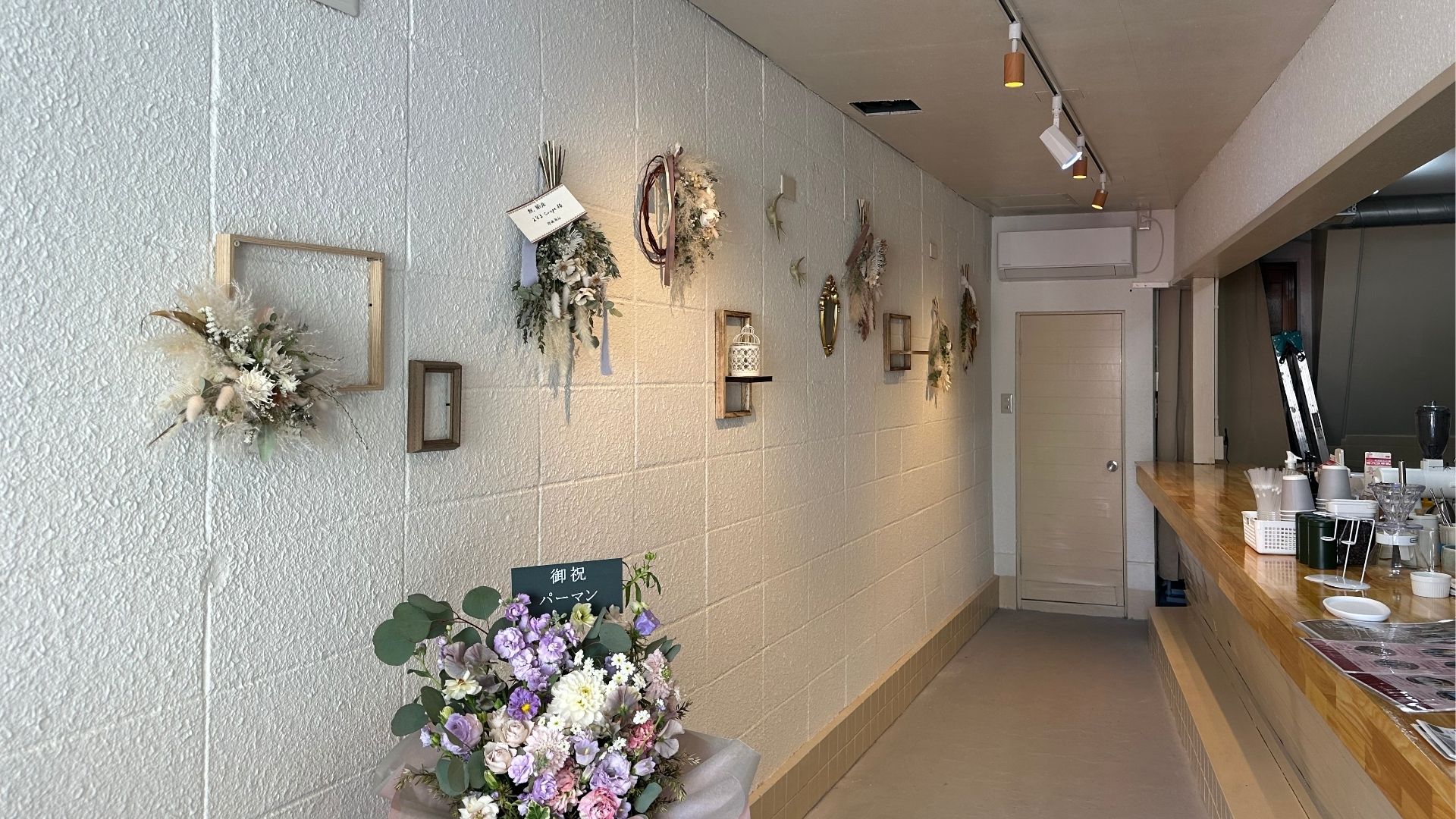 283クレープ松江店の店内