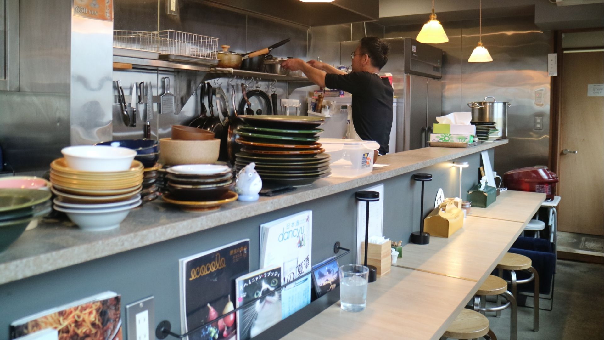 発酵とスパイスの社の店内