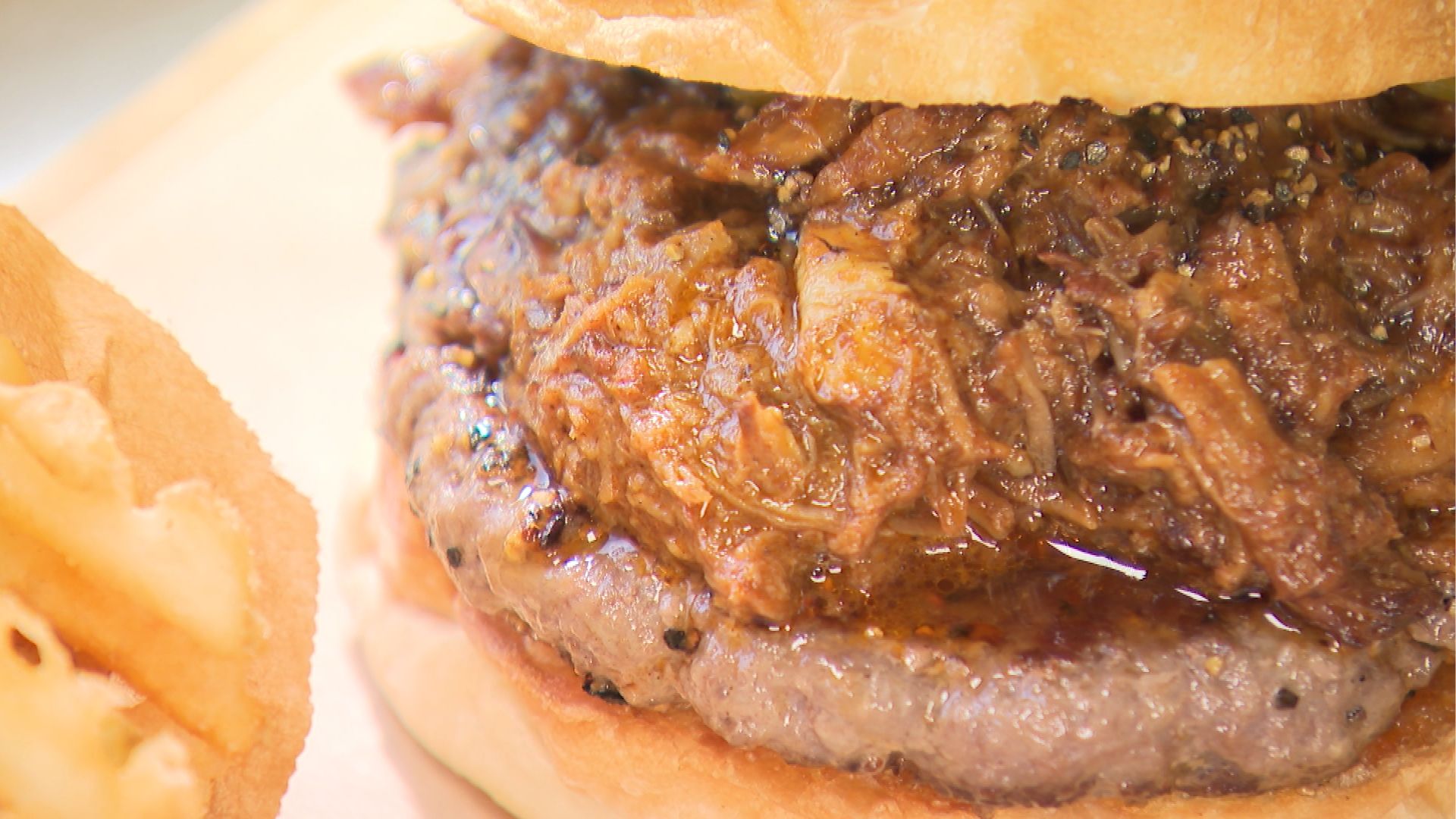 バサリーヒルズバーガーのプルドポークバーガー