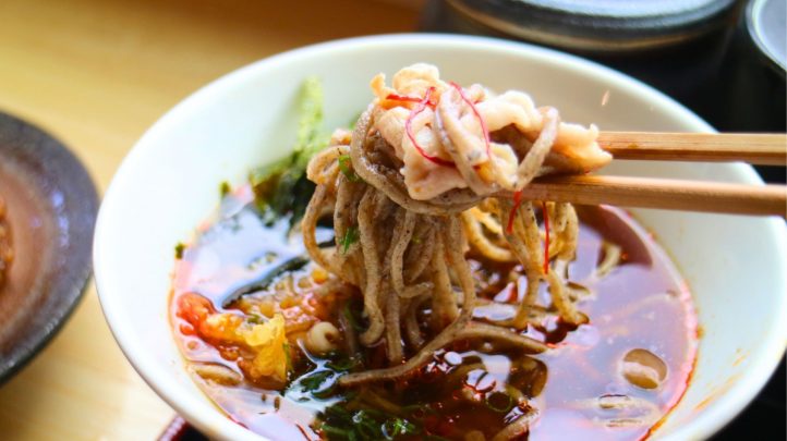 雅月のラー油肉つけ蕎麦