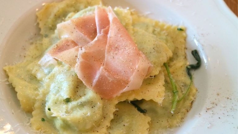 タベルナタキのラビオリ