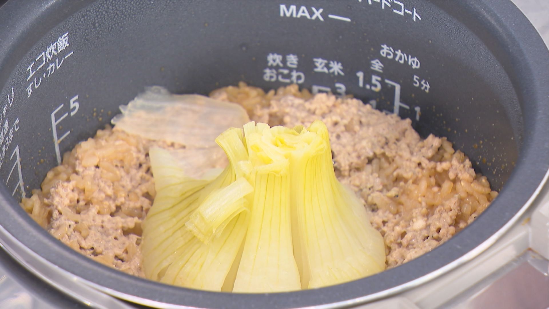 新タマネギの炊き込みご飯完成