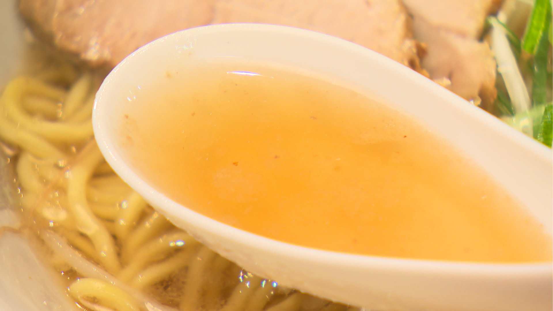 中華そば塩のスープ