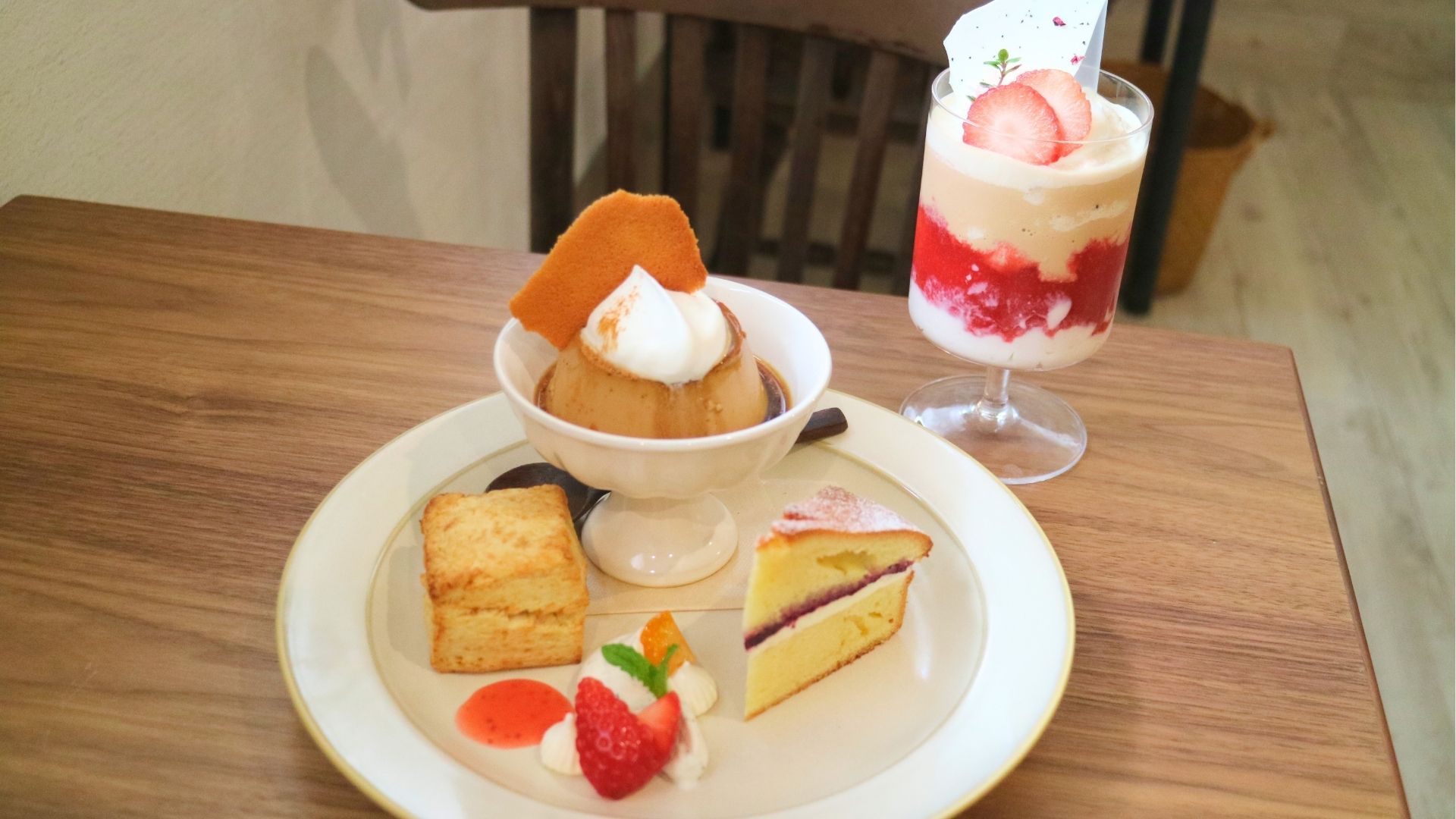 sereneのアレンジティーとデザートプレート