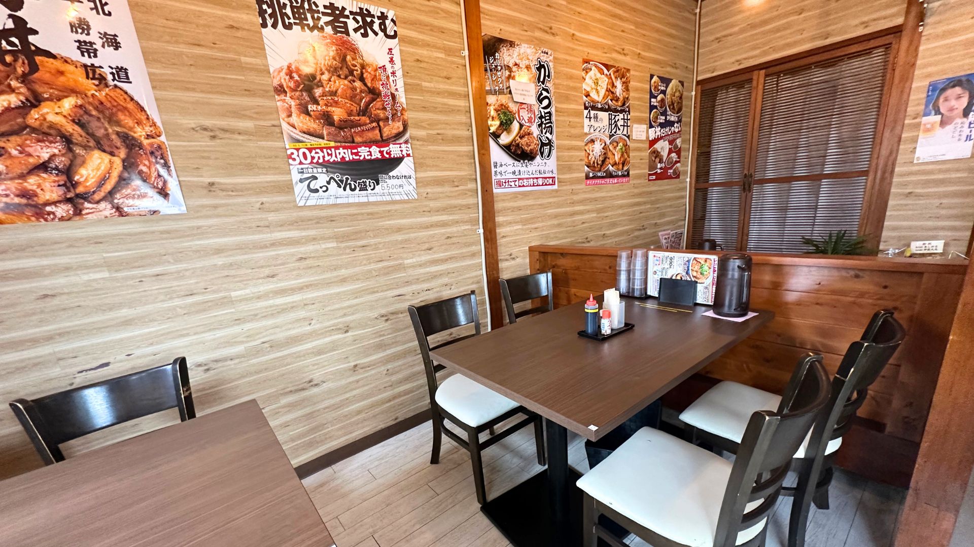 トントン　米子　店内