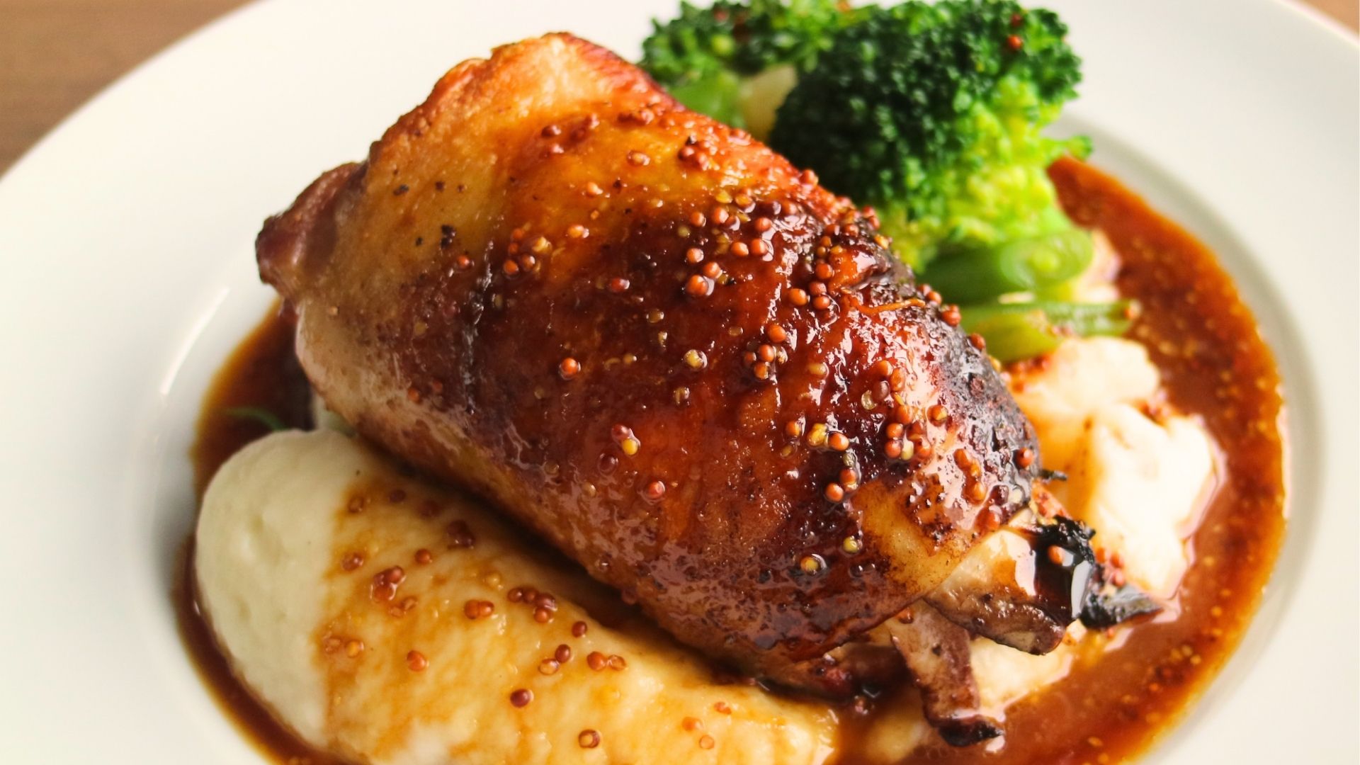 トラムペットの大山ハーブ鶏モモのロースト