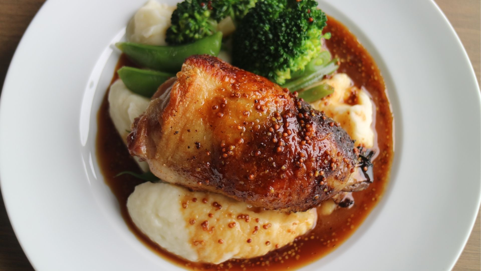 トロムペットのランチ　大山ハーブ鶏モモのロースト