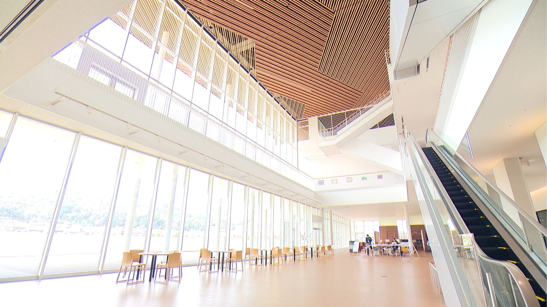 鳥取県立美術館の内観