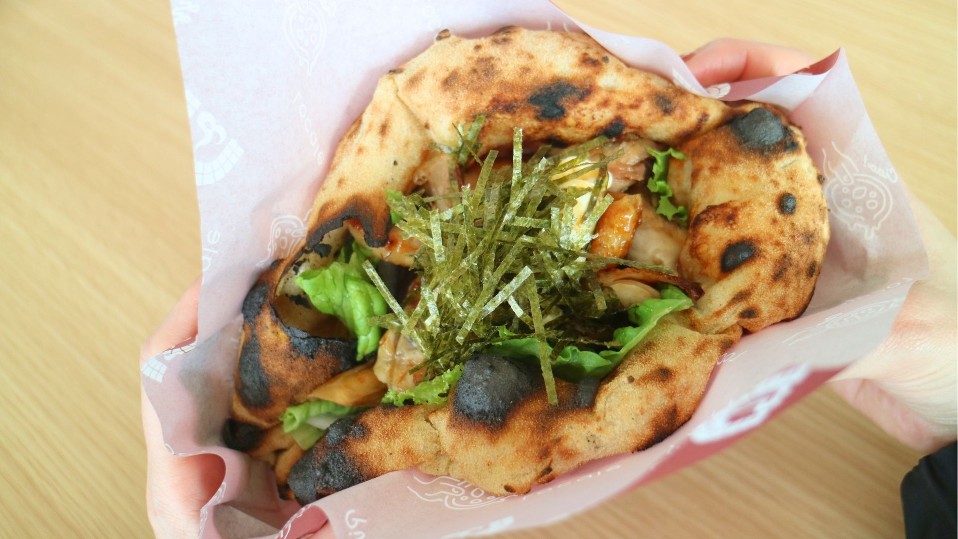 二つ折りにしたピッツィ―ナサンド