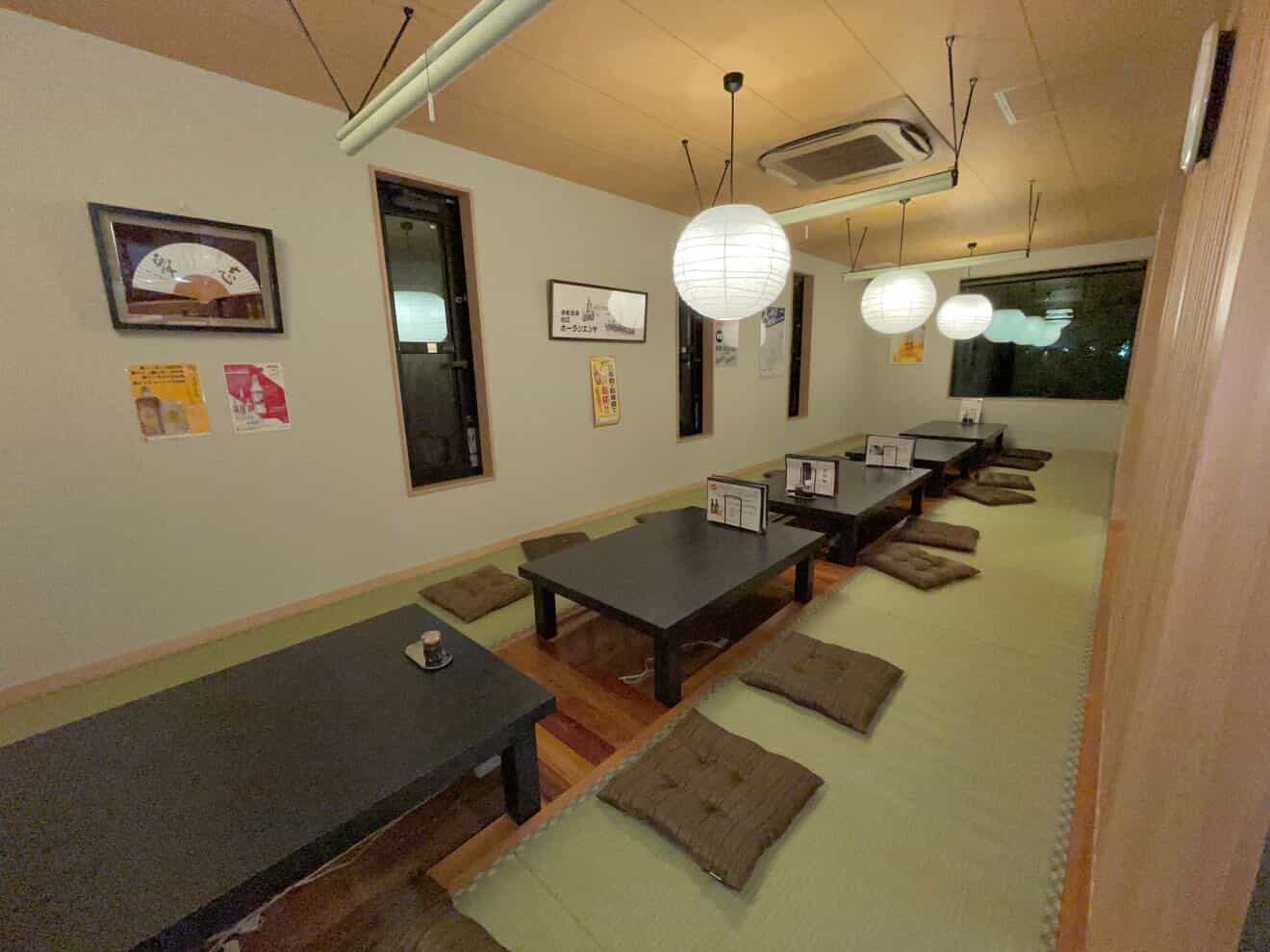 初音寿しの店内
