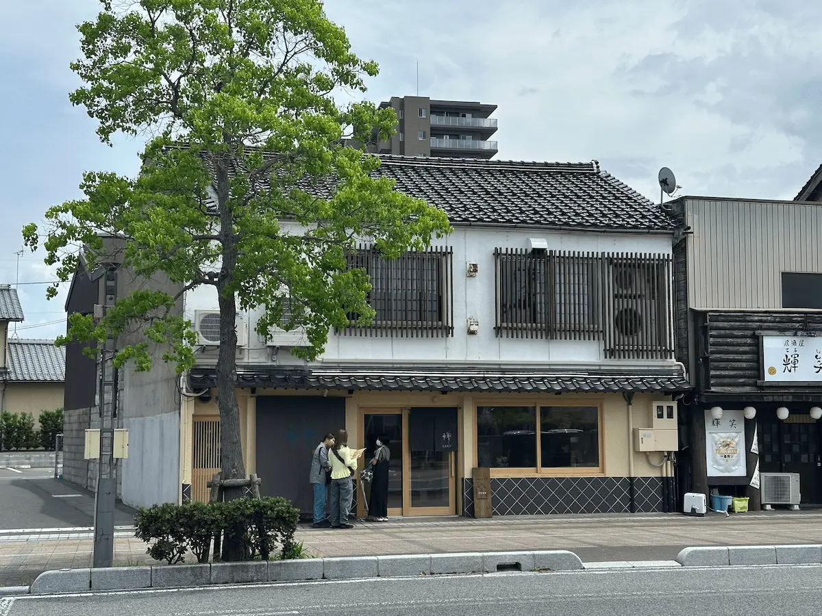 カーリー出雲店の外観