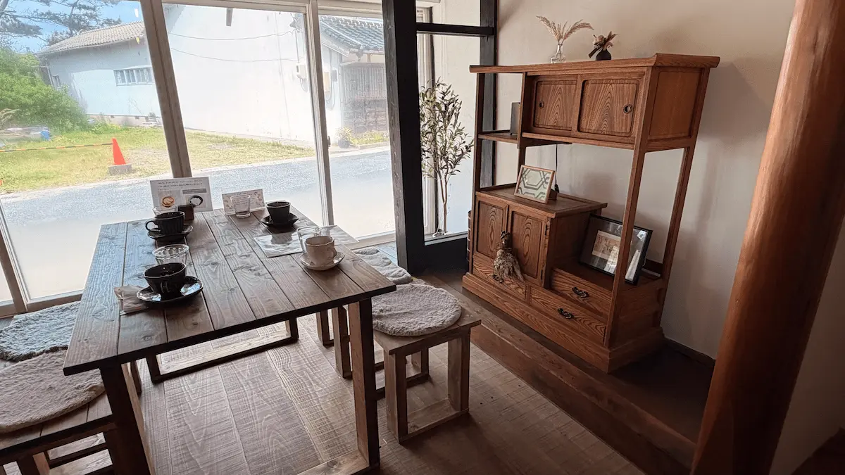 古民家カフェKOTOHA（コトハ）の店内
