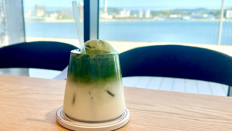 松江市役所のSENCHASOU（千茶荘）の抹茶ラテフロート