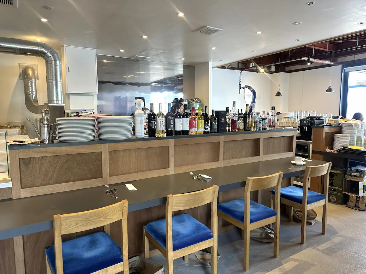 ピッツェリアRの店内