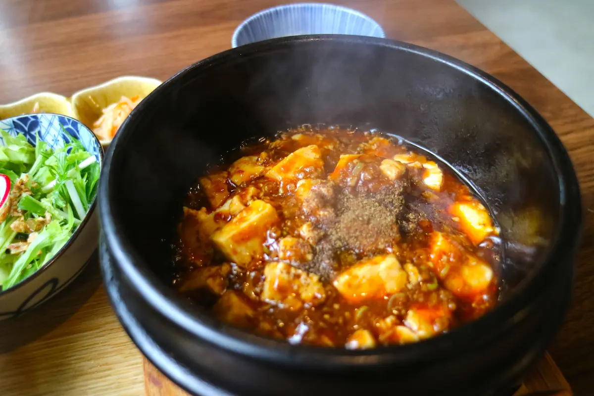 白兎　麻婆豆腐　土鍋