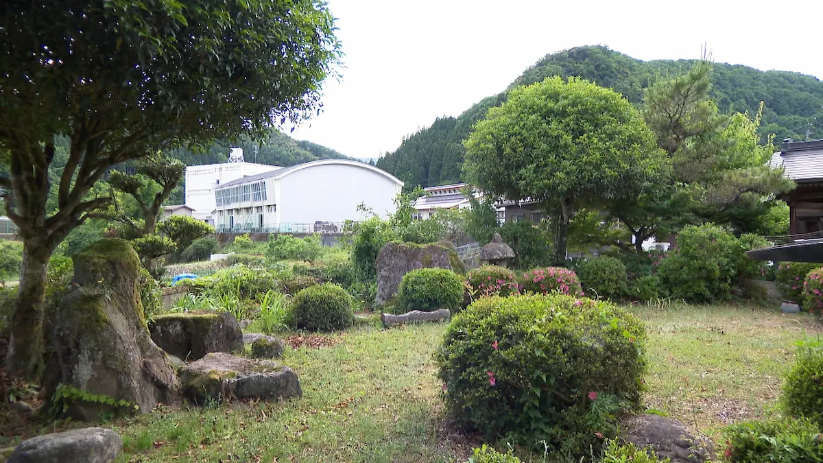 えばこGOHANは鳥取市立西郷小学校のちかく。田園風景が広がる。