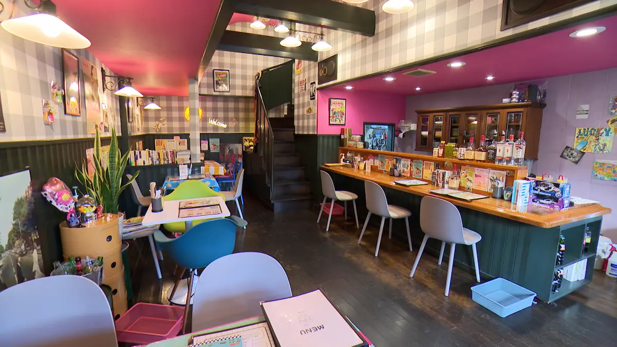 AU dinerの内観はアメリカのローカルな食堂をイメージした店内