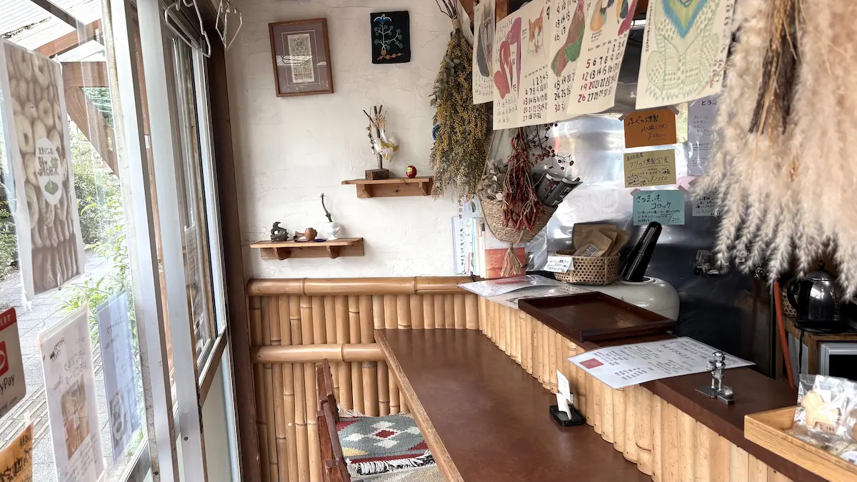 ほっこり食堂繋がる根で間借り営業しているおむすびにぎにぎの店内