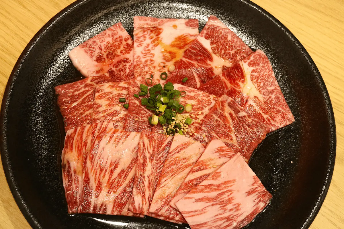 シャミネ松江にオープンしたアリラン飯店の黒毛和牛3種盛り合わせ