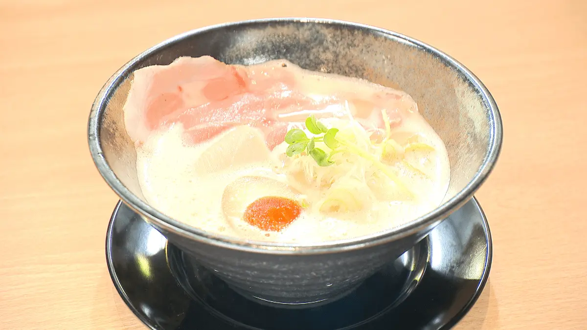 多納屋さぶろくの看板メニュー・鶏白湯ラーメン