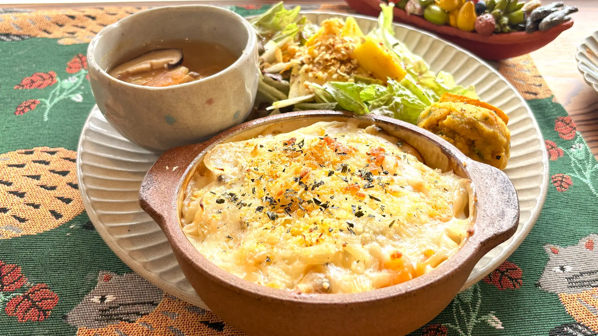 松江市の人気店カフェゆうのシーフードドリア
