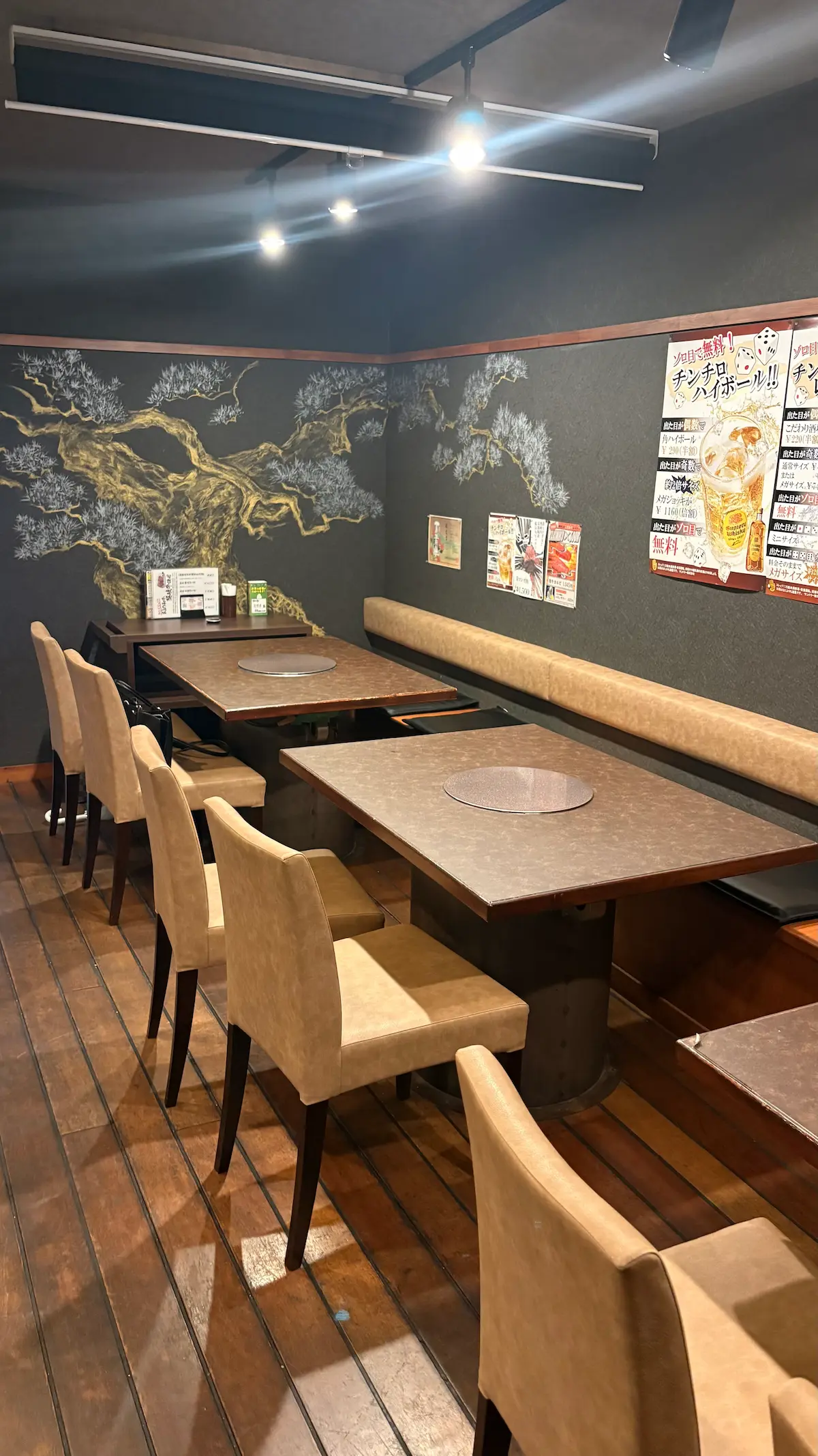 松江市の焼肉屋で間借り営業しているカフェ・ぐりはまっちゃの店内