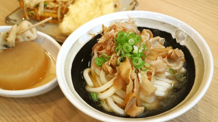 シャミネ松江にオープンした讃岐うどんセンターのうどんやおでん、天ぷら