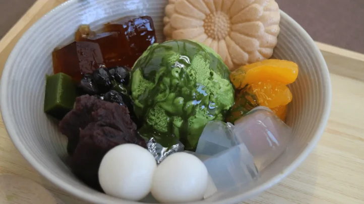 松江市の「昼だけ和カフェえんぎ」の抹茶あんみつ