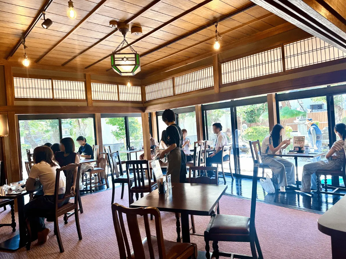 松江市の抹茶名人カフェの店内