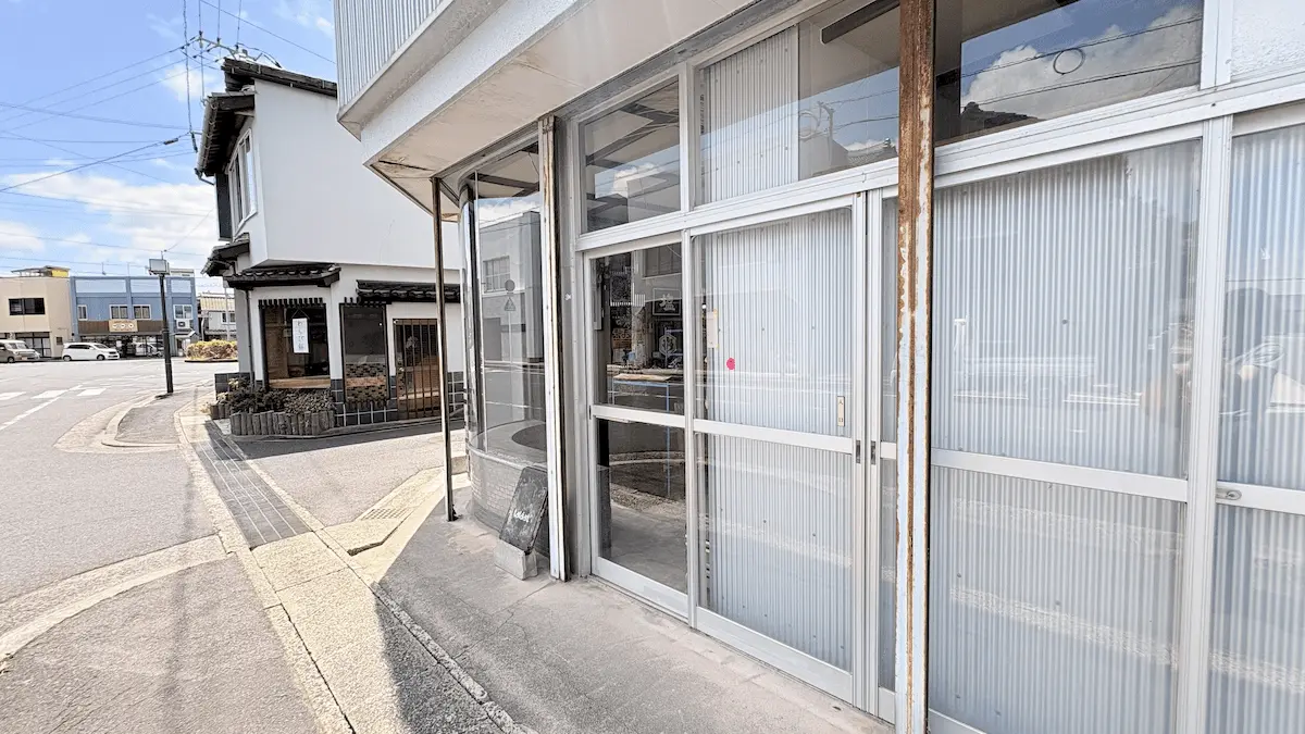 出雲市平田町のパン屋・タラートの外観