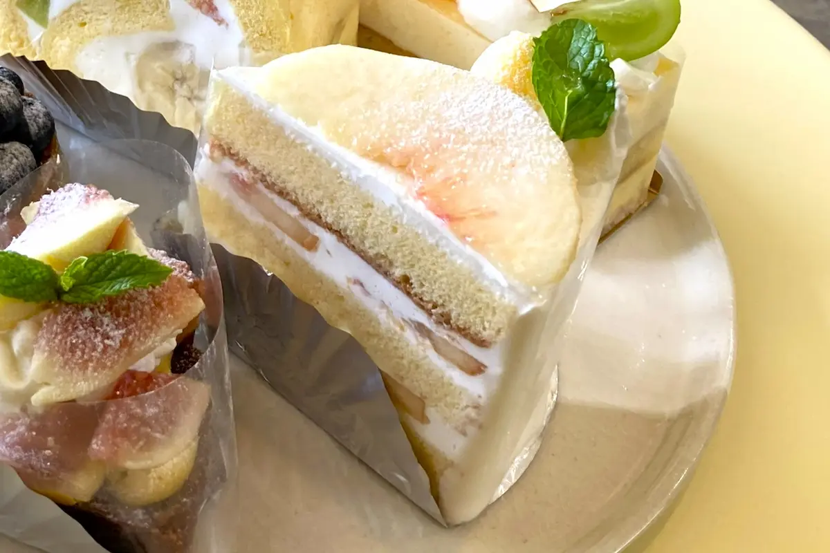 かえんの桃ショートケーキ