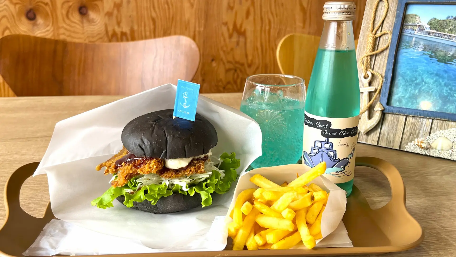 浦富海岸近くの港カフェアンカーのバーガーセット