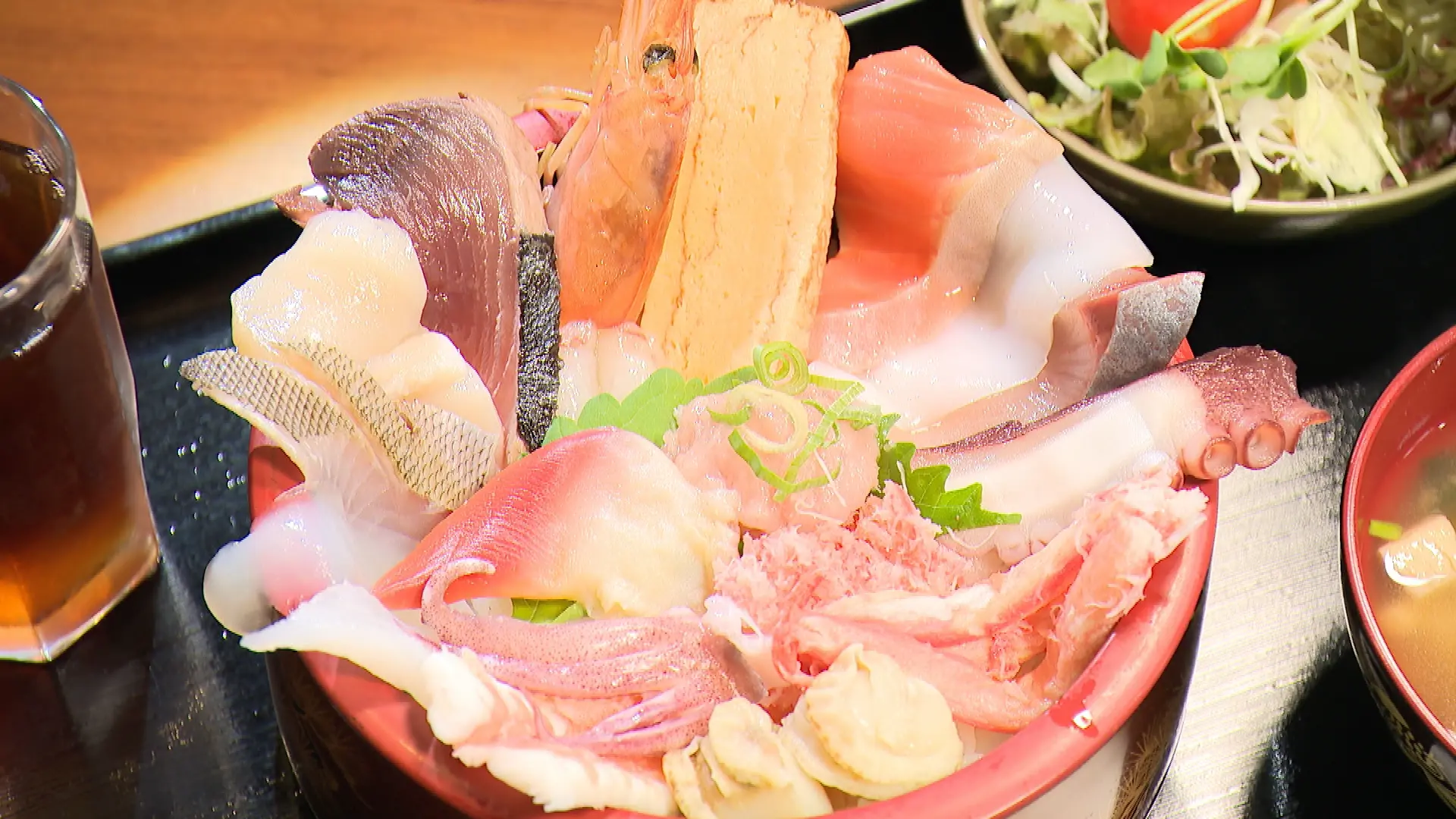 出雲市にある天神寿司の海鮮丼ランチバイキング
