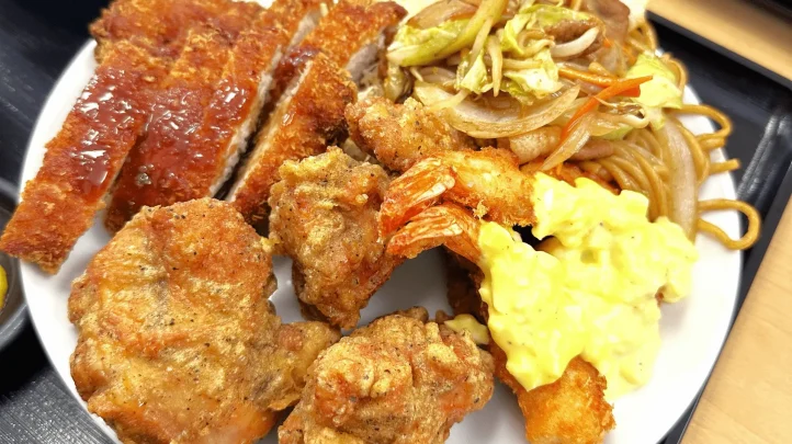 鳥取県大山町の定食屋「Mキッチン」の「どすこい定食」