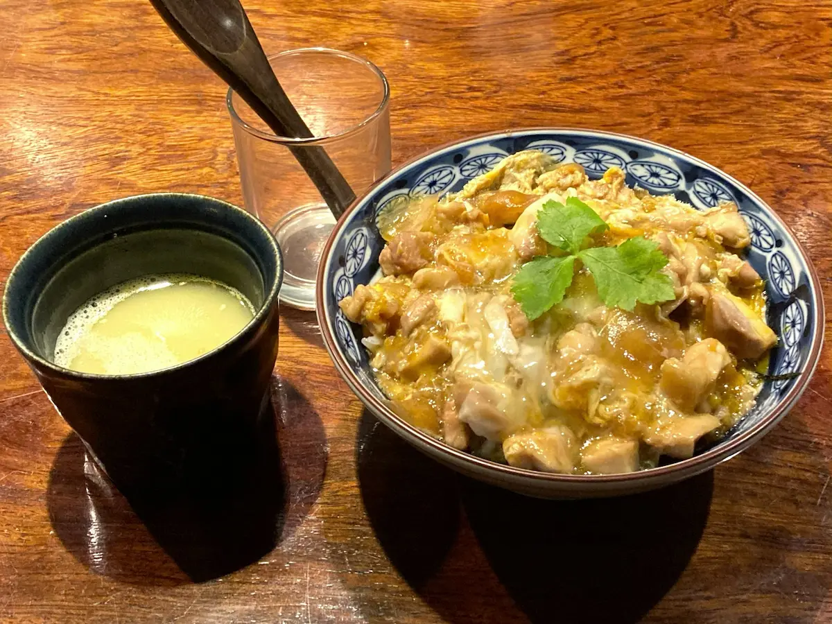 焼き鳥大山の親子丼と鳥スープ