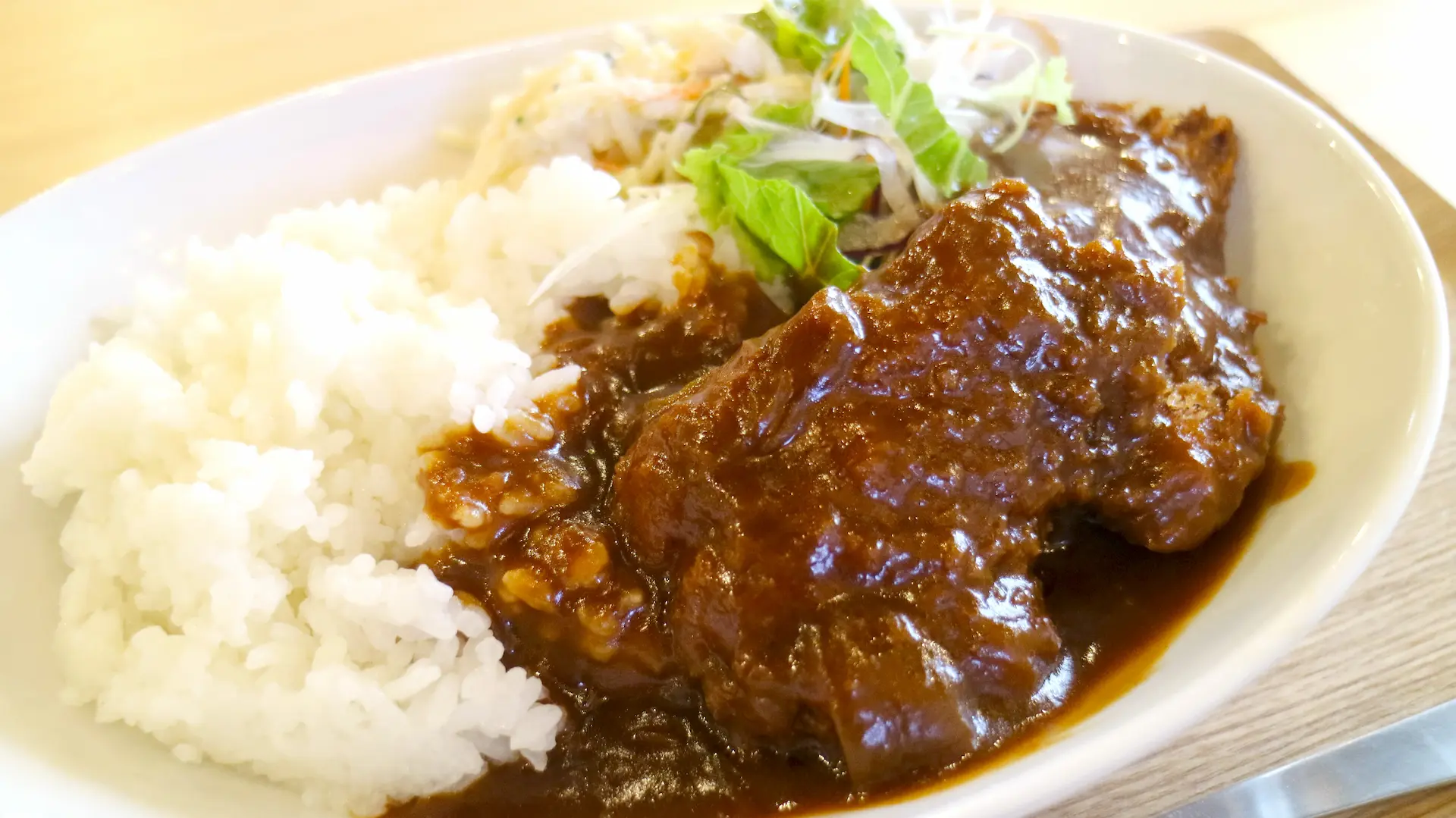 松江市鹿島町にある路地裏カフェ