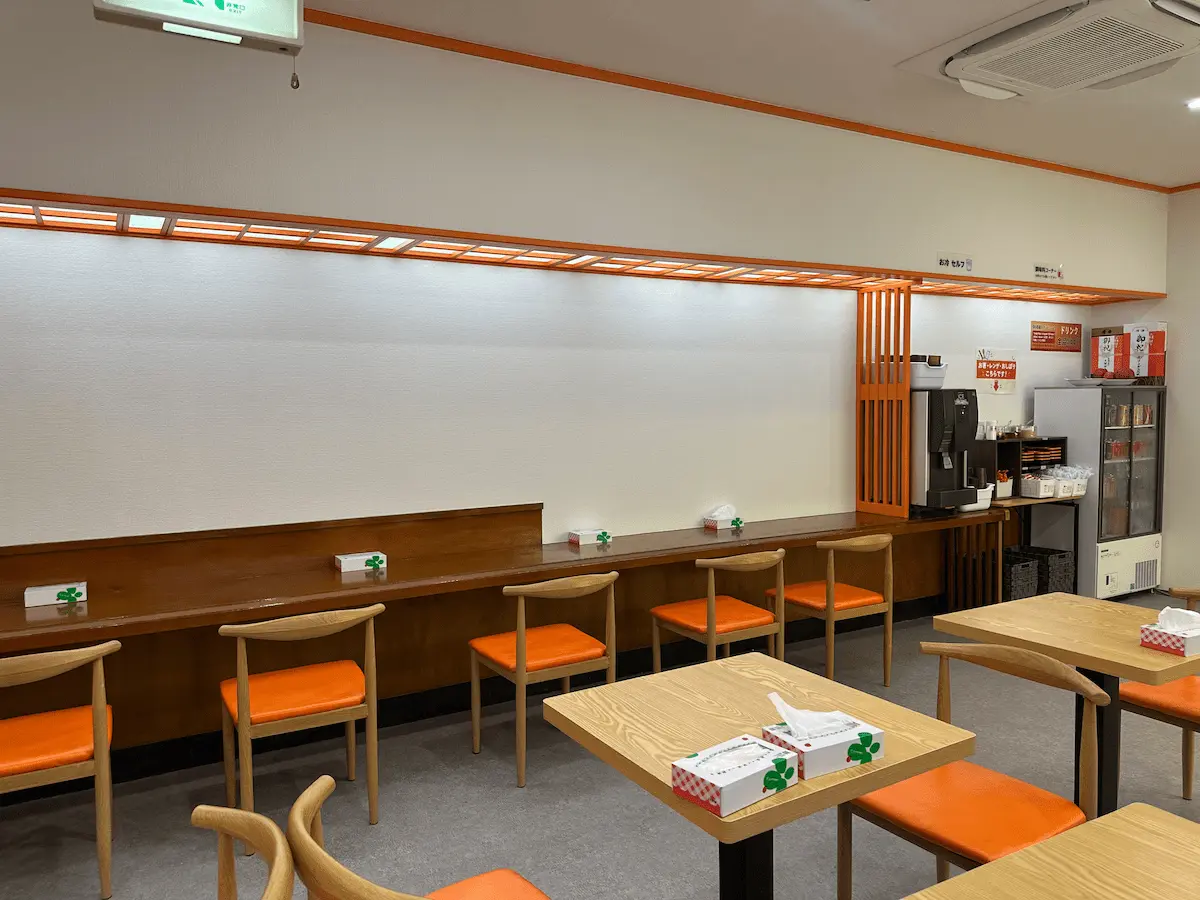 拾味麻辣湯（じゅうみマーラータン）の店内
